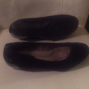 Suede low wedges, brand new